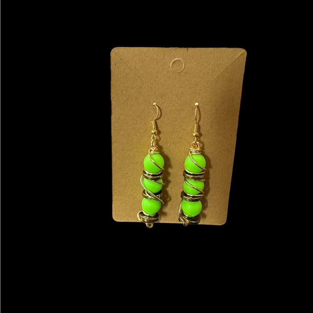 Neon Green Beaded Bracelet with Gold Tag - Picture 10 of 10